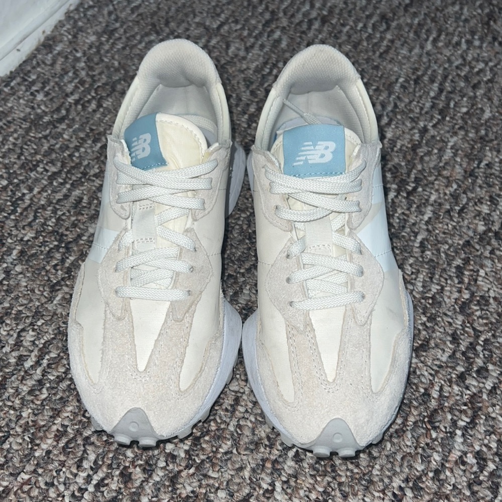 New Balance 327